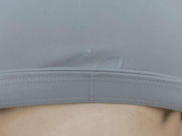 Top deportivo de manga corta gris