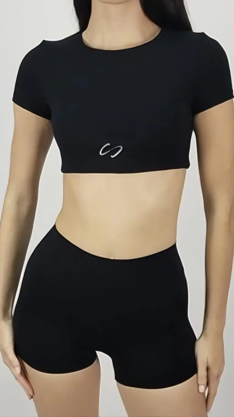 Top de manga corta negro con doble tela y copas extraíbles