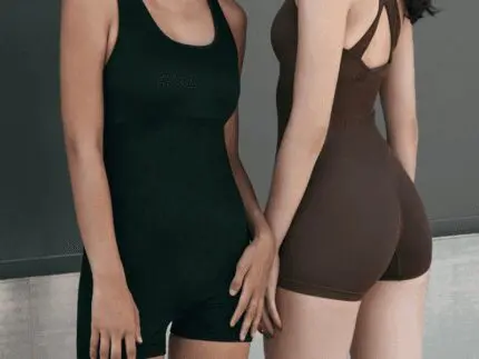 Mono deportivo negro corto sin costuras