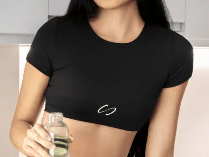 Top deportivo de manga corta con doble tela negro