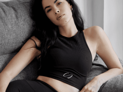Top deportivo negro